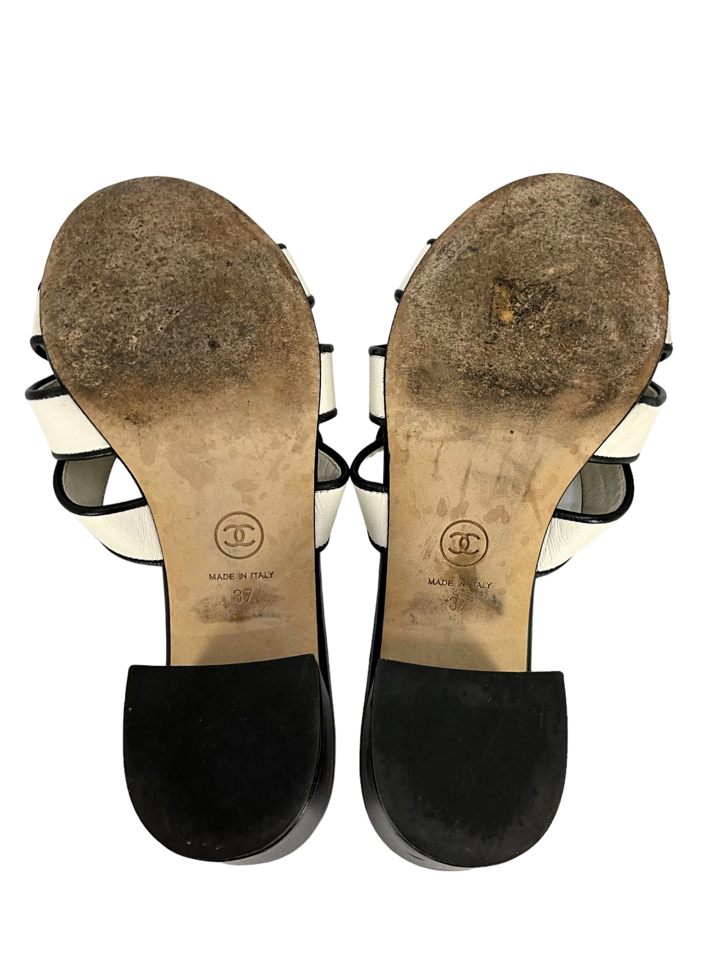 CHANEL CC Turnlock Leather Sandals Size 7